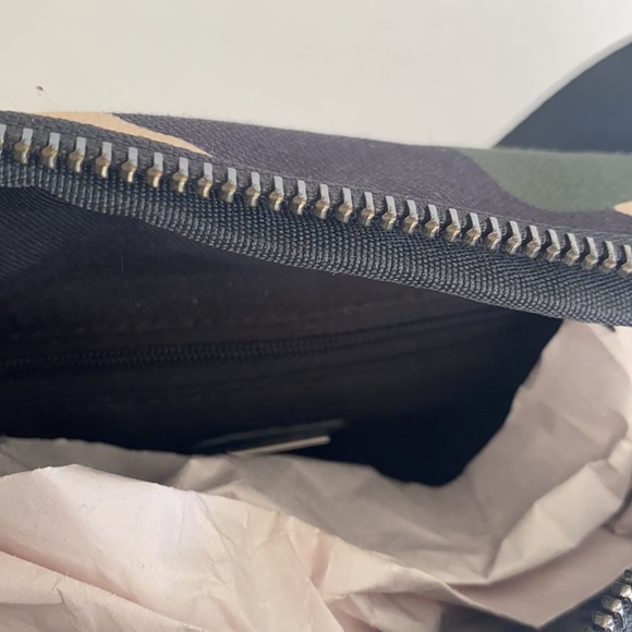 New GUESS Mens Fanny Pack - Picture 5 of 5